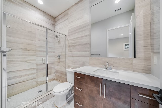 Detail Gallery Image 19 of 45 For 212 Parkwood, Irvine,  CA 92620 - 4 Beds | 4/1 Baths