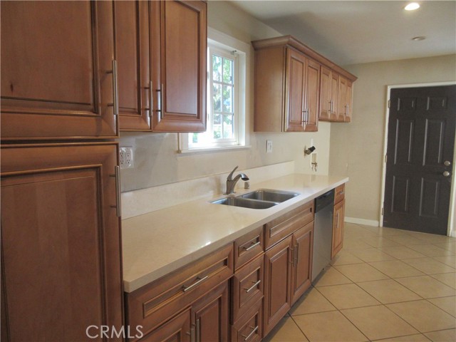 Detail Gallery Image 5 of 15 For 11406 Woodley, Granada Hills,  CA 91344 - 4 Beds | 2 Baths