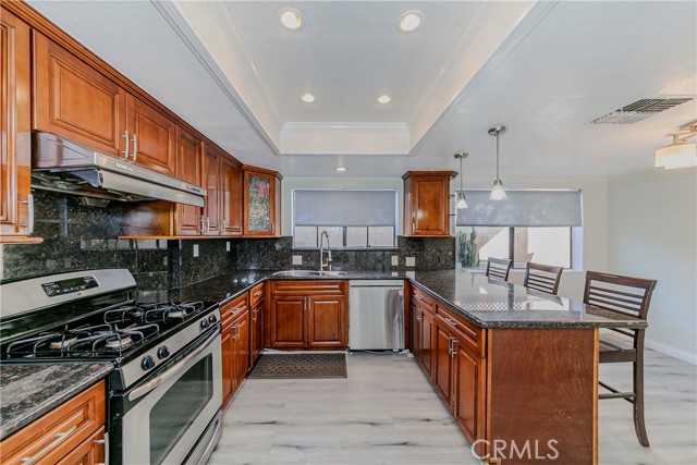 Detail Gallery Image 4 of 46 For 2032 W 231st St, Torrance,  CA 90501 - 4 Beds | 3 Baths