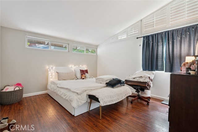 Detail Gallery Image 10 of 19 For 17531 Romar St, Northridge,  CA 91325 - 4 Beds | 2 Baths