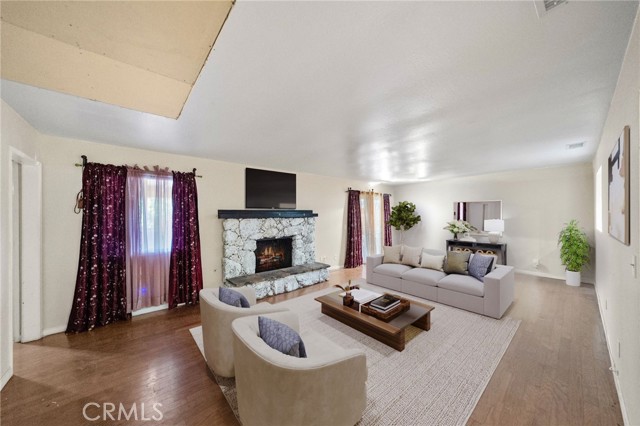 Detail Gallery Image 4 of 17 For 42153 Carnegie Ave, Hemet,  CA 92544 - 4 Beds | 2 Baths