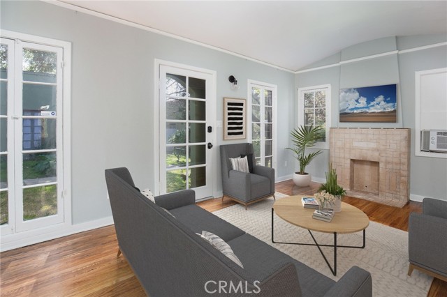 455 E Sacramento Street, Altadena CA: https://media.crmls.org/medias/9f1d7edc-3617-421c-88ae-b3bfc86b6db0.jpg