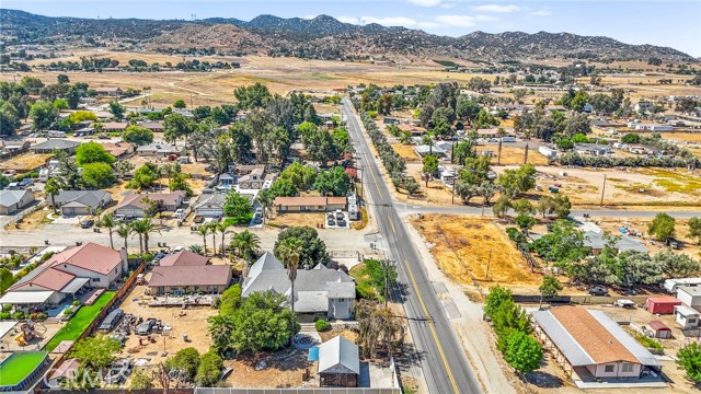 30960 Sunset Avenue, Nuevo CA: https://media.crmls.org/medias/9f1db11a-d7df-452c-a9cb-f643c3059233.jpg