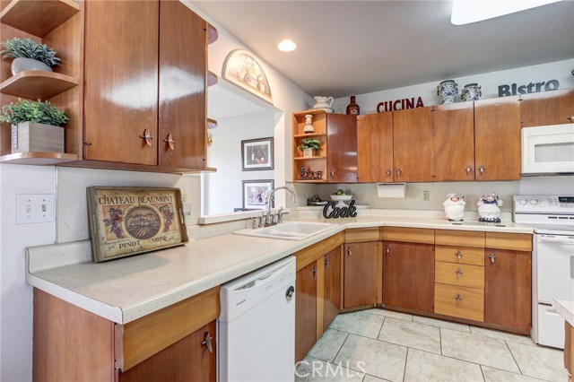 Detail Gallery Image 9 of 34 For 411 Palomar Dr, Hemet,  CA 92543 - 3 Beds | 2 Baths