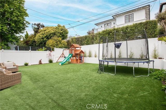 3300 Maple Avenue, Manhattan Beach, California 90266, 3 Bedrooms Bedrooms, ,2 BathroomsBathrooms,Residential,Sold,Maple,SB24120041