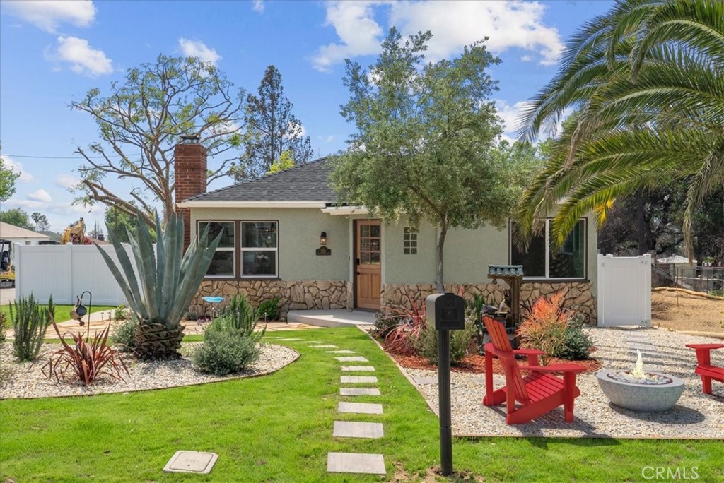 288 W Mariposa Street