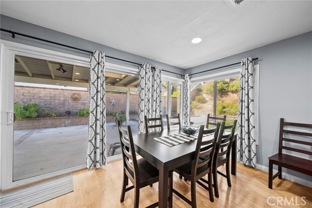 Detail Gallery Image 16 of 44 For 16503 Fairglade, Canyon Country,  CA 91387 - 4 Beds | 3 Baths