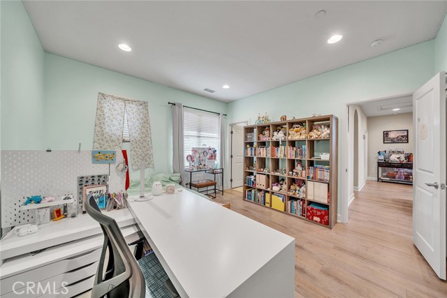 17 Lowland, Irvine CA: https://media.crmls.org/medias/9f2178ec-e94f-41ab-94f2-2d53a2d5fc28.jpg