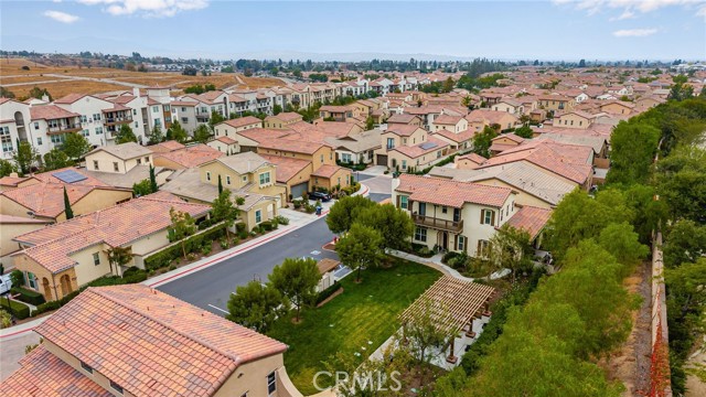 Detail Gallery Image 32 of 37 For 220 Buena Vida Dr #301,  Brea,  CA 92823 - 3 Beds | 2 Baths