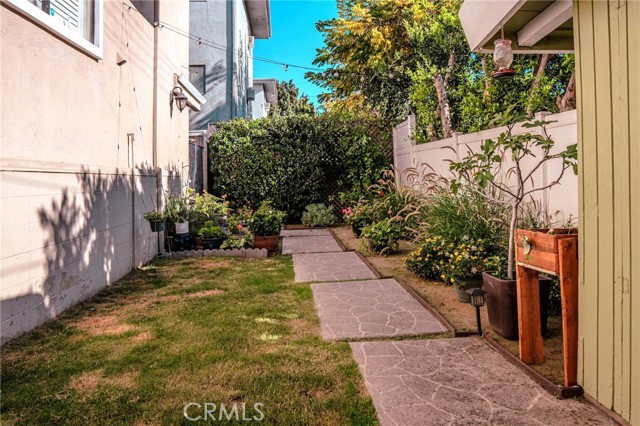 Detail Gallery Image 23 of 24 For 14144 Burbank Bld #2,  Sherman Oaks,  CA 91401 - 2 Beds | 2/1 Baths