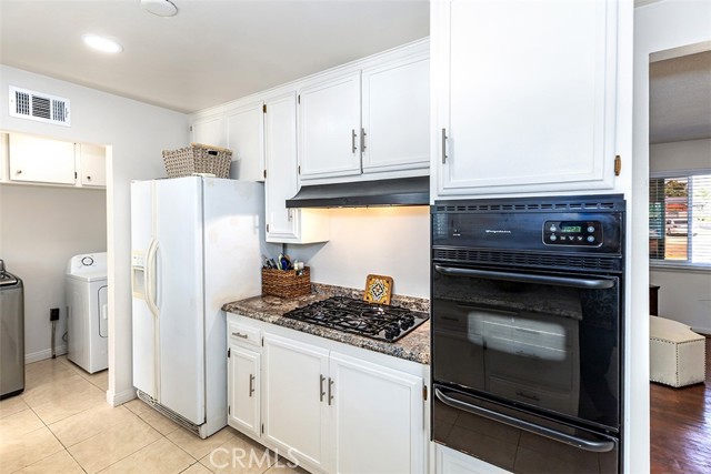 11986 Springview Drive, La Mirada CA: https://media.crmls.org/medias/9f2277bd-53e5-43b1-bfe3-ae271a1967e2.jpg