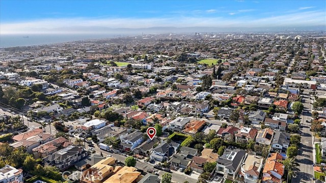 927 9th Street, Manhattan Beach, California 90266, 4 Bedrooms Bedrooms, ,2 BathroomsBathrooms,Residential,For Sale,9th Street,SB24101906