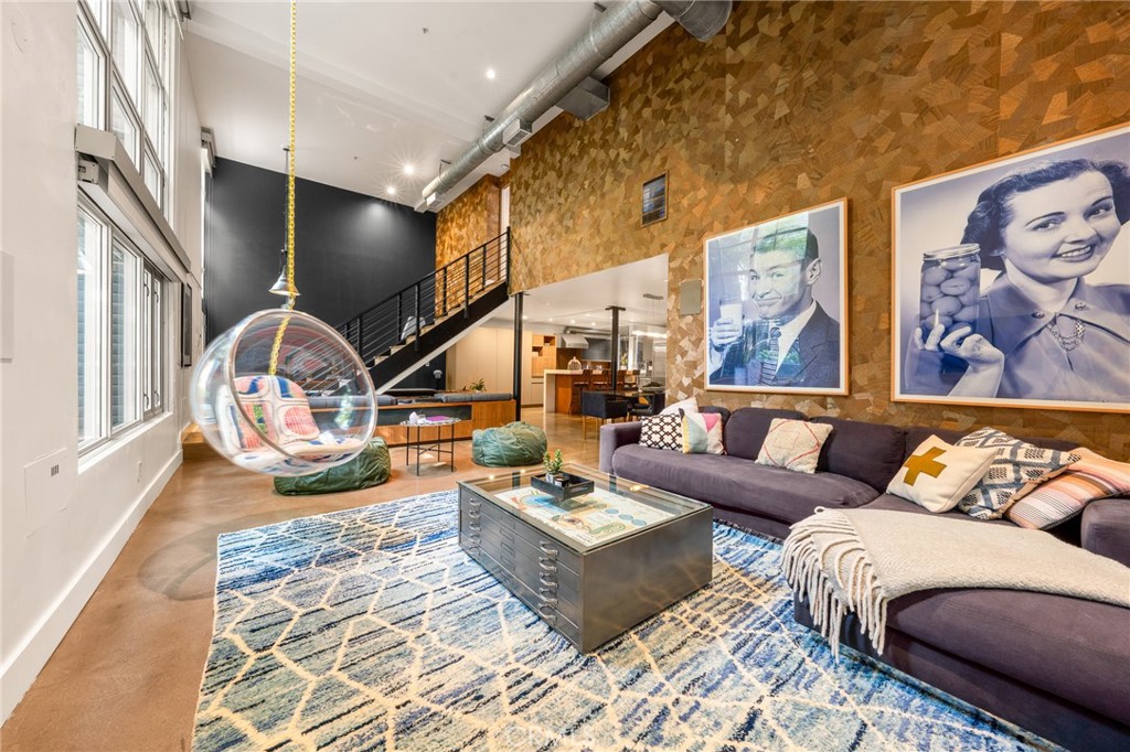 1037 N Laurel Avenue Unit 11B