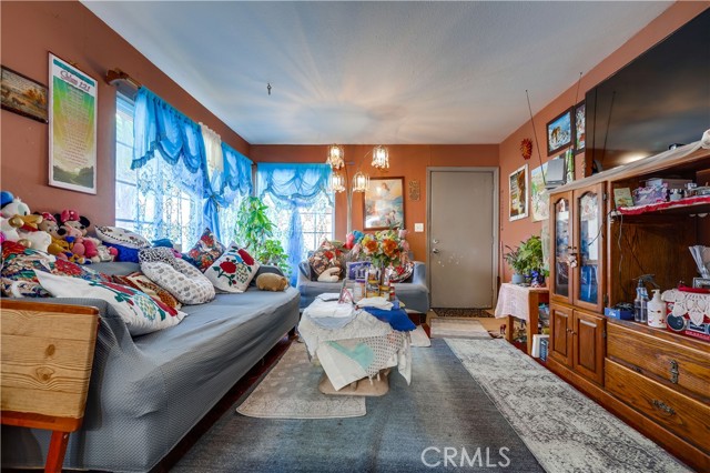 Detail Gallery Image 4 of 6 For 1813 Cedar, Santa Ana,  CA 92707 - – Beds | – Baths