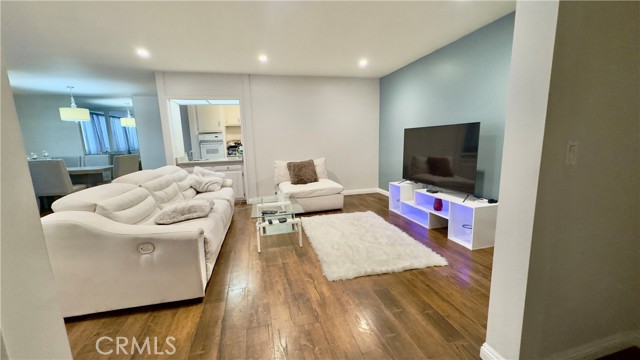 Detail Gallery Image 10 of 44 For 5339 Newcastle Ave #109,  Encino,  CA 91316 - 2 Beds | 2 Baths