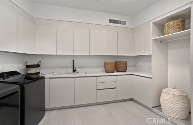 31 N Vista De Catalina, Laguna Beach CA: https://media.crmls.org/medias/9f24a583-83a2-446e-b13c-ac5ed4bef1b3.jpg
