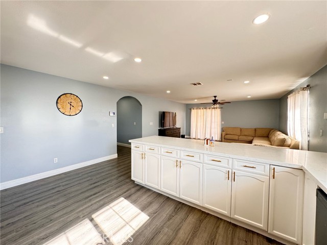 Detail Gallery Image 10 of 26 For 8012 Satinwood Ave, California City,  CA 93505 - 3 Beds | 2 Baths