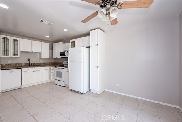 385 Stanford Court, Irvine CA: https://media.crmls.org/medias/9f263de7-dabf-4ee0-9a39-6e4d01a9f58c.jpg