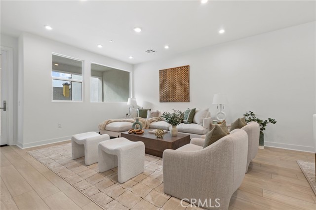 Image 6 of 29 For 585 Lyon Street