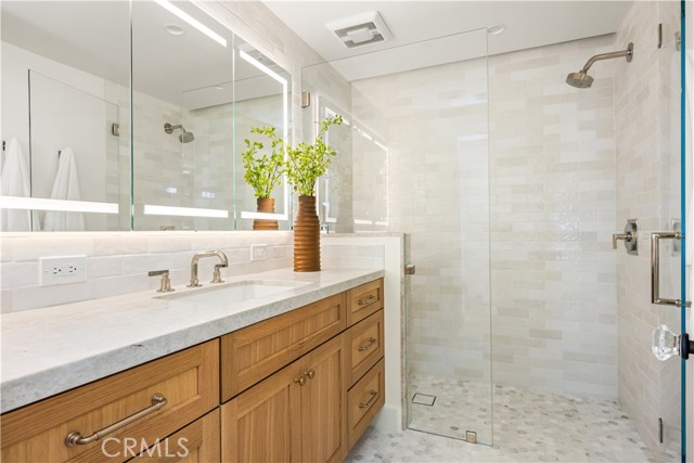 2134 Orange Avenue, Costa Mesa CA: https://media.crmls.org/medias/9f26fe43-6207-4b67-b35e-66a74ebbbc6e.jpg