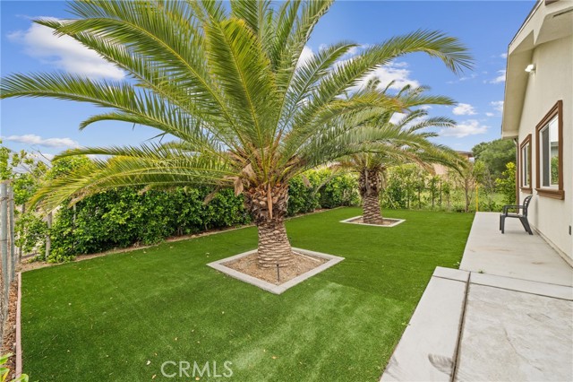 9614 Cypress Avenue, Fontana CA: https://media.crmls.org/medias/9f276281-b403-4da1-b170-4dbc2a408289.jpg
