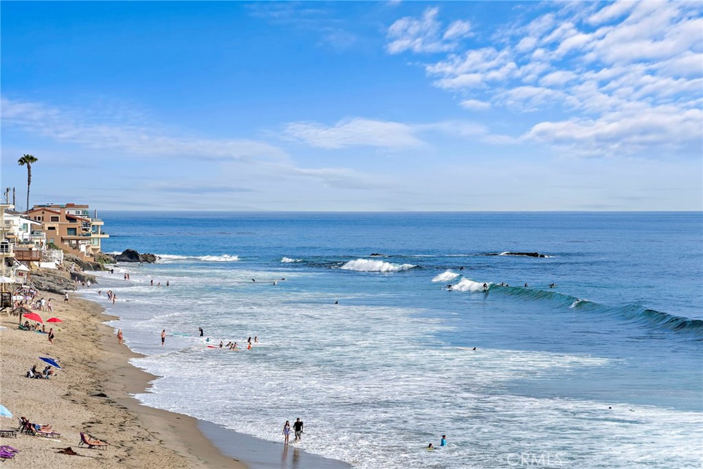 https://media.crmls.org/medias/9f279993-43cb-4f03-841b-5bd11b5a6035.jpg?preset=X-Large