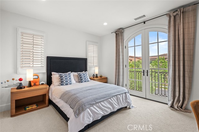 117 Andirons, Irvine CA: https://media.crmls.org/medias/9f28c652-c945-40ae-b983-7160e8d24ca0.jpg