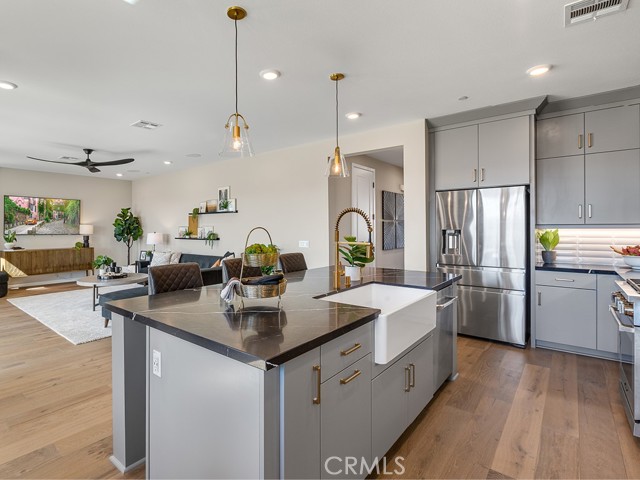 Detail Gallery Image 15 of 40 For 28905 Saddle Cir, Castaic,  CA 91384 - 3 Beds | 2/1 Baths