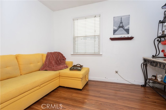 1012 Temple Ave, Long Beach CA: https://media.crmls.org/medias/9f2a0b5e-0be3-481f-9d27-c6db3031a260.jpg
