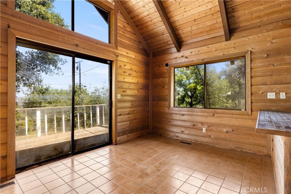 https://media.crmls.org/medias/9f2a673c-1a6d-4ed8-9d46-2fa71a0ccb00.jpg?preset=X-Large
