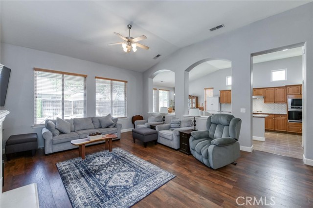 Detail Gallery Image 5 of 38 For 2925 Keats Ave, Clovis,  CA 93611 - 3 Beds | 2 Baths