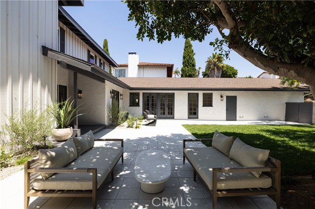 303 E Avenida Cordoba, San Clemente CA: https://media.crmls.org/medias/9f2b841d-8623-483d-be69-a8e0b875004e.jpg