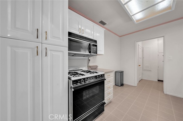 5514 Bellflower Blvd, Lakewood CA: https://media.crmls.org/medias/9f2bba5e-f878-4d00-90f7-b4bf7691f3fd.jpg