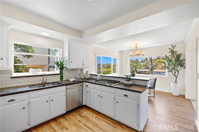 Detail Gallery Image 10 of 31 For 1212 Morningside Dr, Laguna Beach,  CA 92651 - 3 Beds | 3 Baths