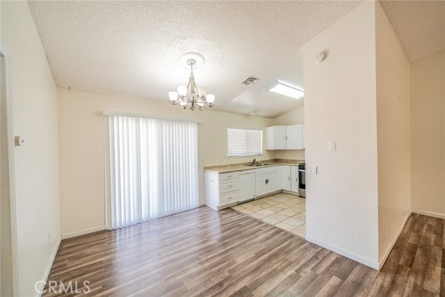Detail Gallery Image 6 of 38 For 14150 Manzano Rd, Victorville,  CA 92392 - 3 Beds | 2 Baths