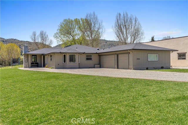 Detail Gallery Image 3 of 39 For 29700 Pinedale, Tehachapi,  CA 93561 - 4 Beds | 2/1 Baths