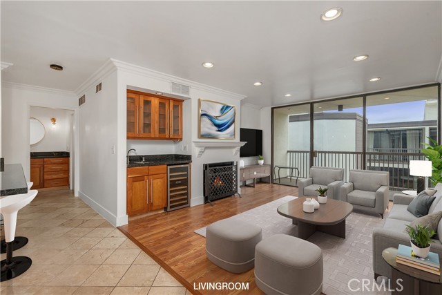 Detail Gallery Image 2 of 25 For 911 N Kings Rd #319,  West Hollywood,  CA 90069 - 1 Beds | 1 Baths