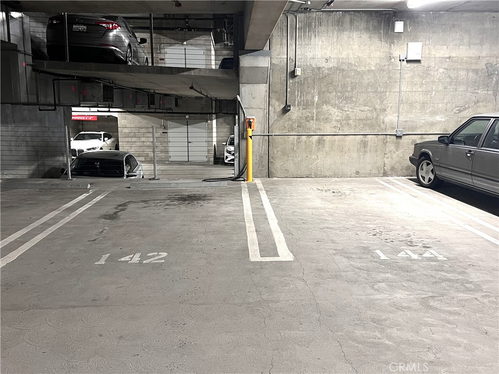 https://media.crmls.org/medias/9f30b727-f5f0-492c-a6b7-d9171a07e1b3.jpg?preset=X-Large