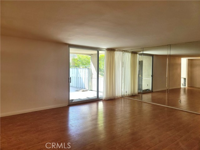 Detail Gallery Image 9 of 40 For 5301 Balboa Bld #E11,  Encino,  CA 91316 - 2 Beds | 2 Baths