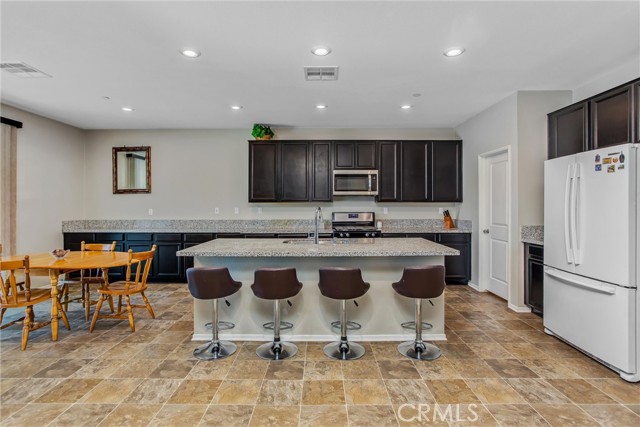 Detail Gallery Image 7 of 35 For 1156 Poinsettia Cir, Calimesa,  CA 92320 - 4 Beds | 2 Baths