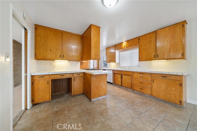 Detail Gallery Image 6 of 31 For 44448 3rd St, Lancaster,  CA 93535 - 4 Beds | 2 Baths