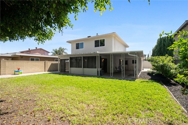 805 S Plymouth Place, Anaheim CA: https://media.crmls.org/medias/9f32ce60-48ed-49f6-a076-05e85af8116e.jpg