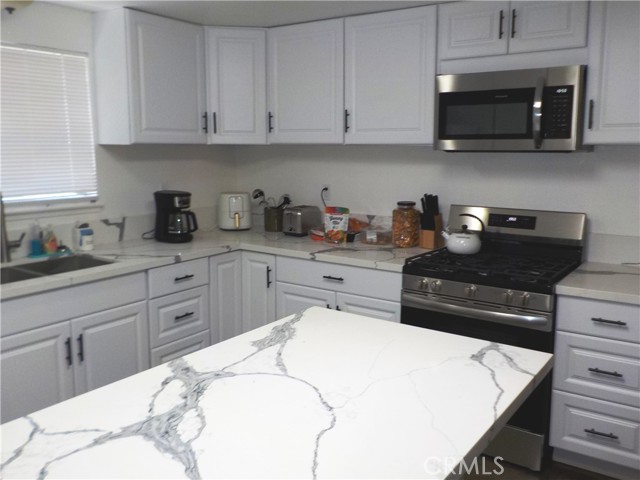 1676 Dumbarton Avenue, San Bernardino CA: https://media.crmls.org/medias/9f342963-9a25-47cc-9505-c8c53aa10574.jpg