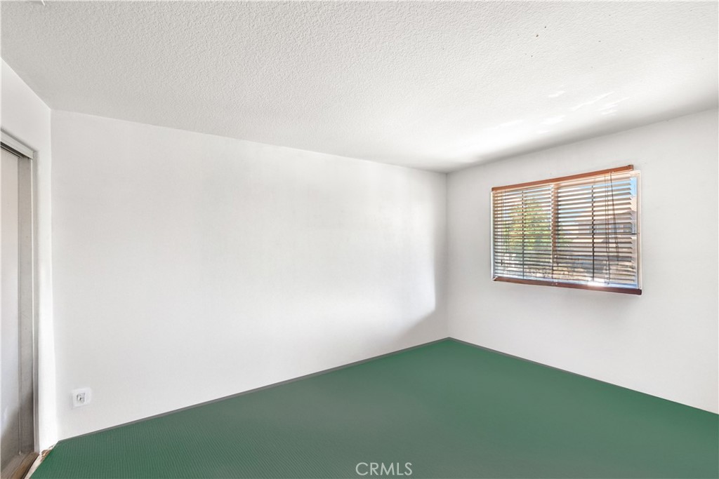 https://media.crmls.org/medias/9f347dc2-8230-4384-8e10-0e38b47af83b.jpg?preset=X-Large