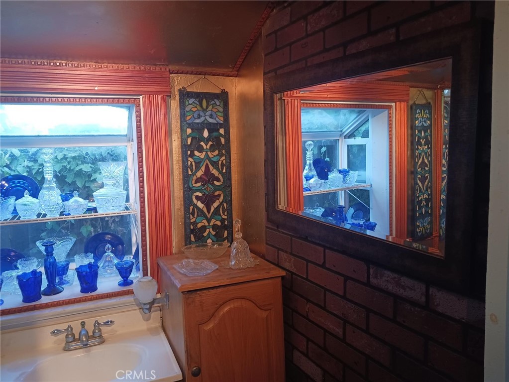 https://media.crmls.org/medias/9f35a2ea-ced0-4929-b0a3-2a5d5e9330b4.jpg?preset=X-Large