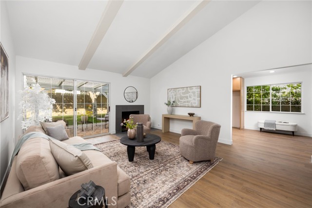 Detail Gallery Image 10 of 21 For 10012 Glade Ave, Chatsworth,  CA 91311 - 3 Beds | 2 Baths