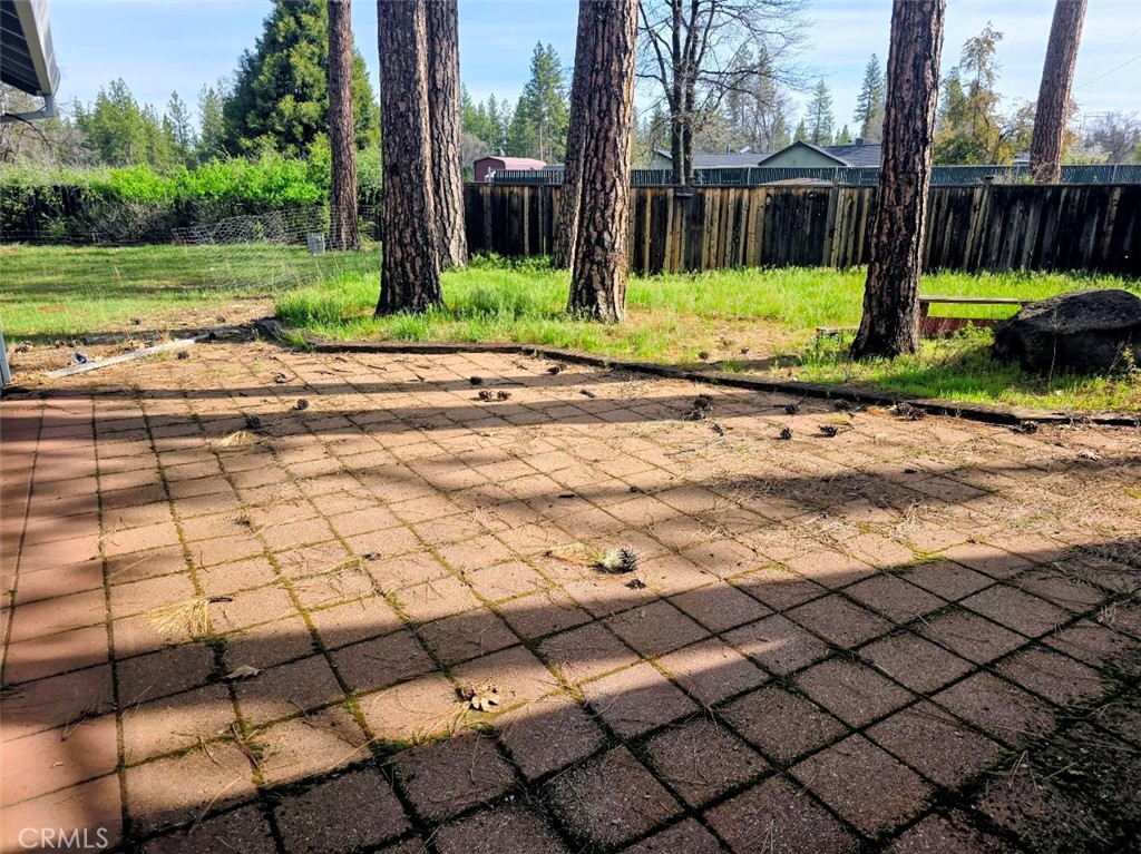 https://media.crmls.org/medias/9f3842e6-77da-4ef8-875d-27e060329559.jpg?preset=X-Large