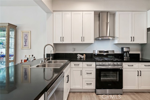 Detail Gallery Image 7 of 43 For 4827 Matteo, Oak Park,  CA 91377 - 3 Beds | 3 Baths