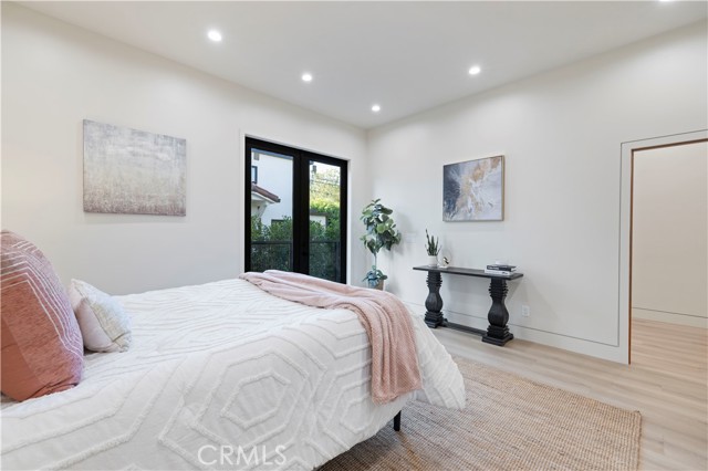 Detail Gallery Image 21 of 73 For 4026 Garden Ave, Los Angeles,  CA 90039 - 5 Beds | 4/2 Baths