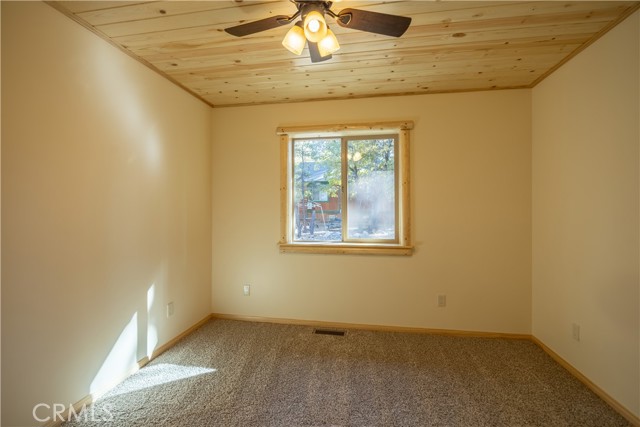 418 Los Angeles Avenue, Sugarloaf CA: https://media.crmls.org/medias/9f39f4af-4e52-4b0b-a20a-b6ae24d72e81.jpg